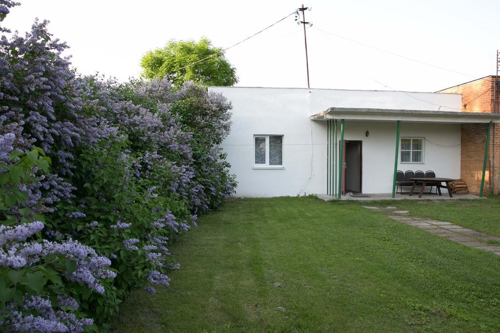 Kihnu Sadama Oeoemaja Guesthouse Lemsi Kültér fotó